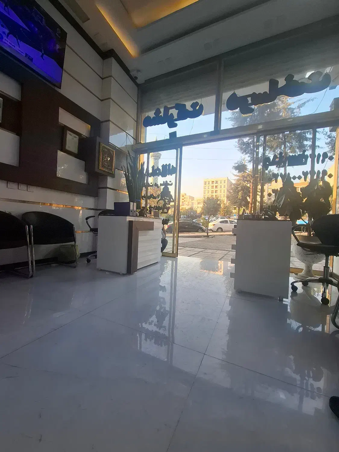 استخدام مشاور مبتدی وحرفه ای درمحیط لوکس و صمیمی|استخدام بازاریابی و فروش|تهران, حکیمیه|دیوار