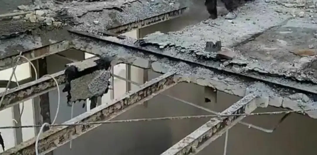 تخریب بازسازی اجرنما کاشی سرامیک ایزوگام|خدمات پیشه و مهارت|فولادشهر, B4|دیوار