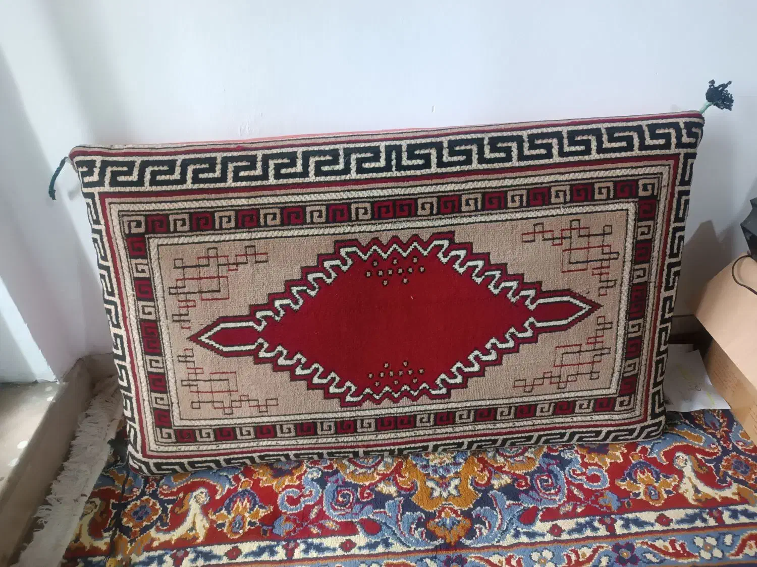 پشتی|پشتی|شیراز, مبعث|دیوار