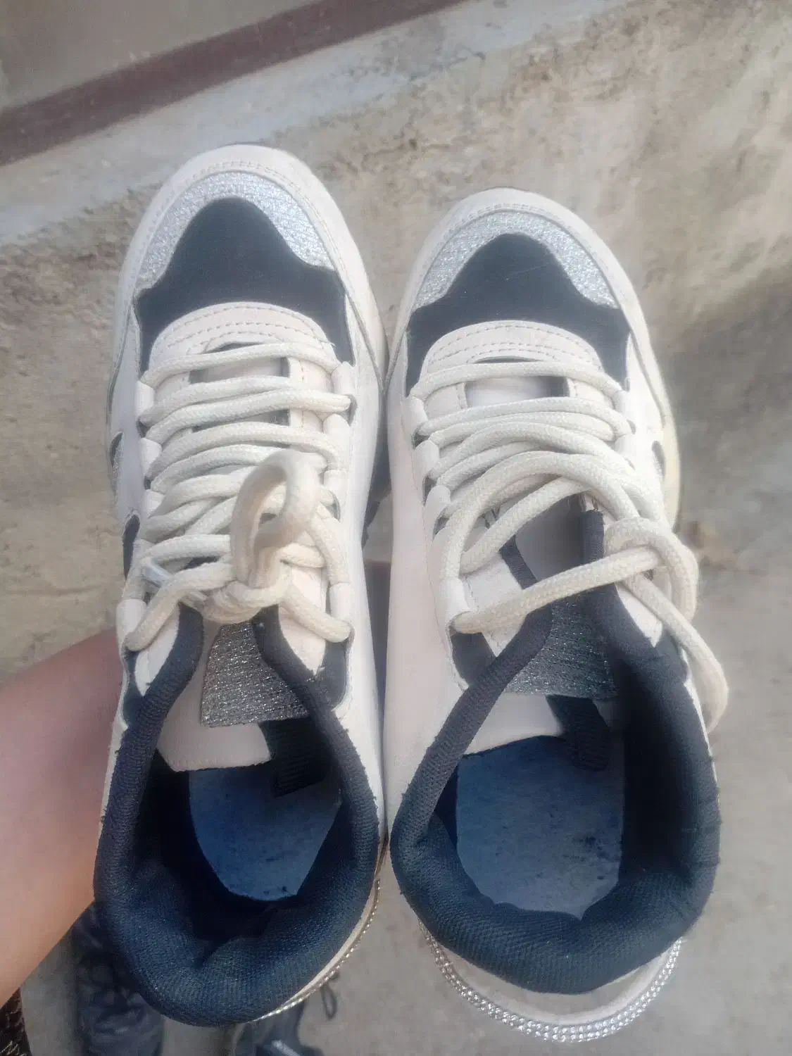 کفش مدرسه|کفش و لباس بچه|یاسوج, |دیوار