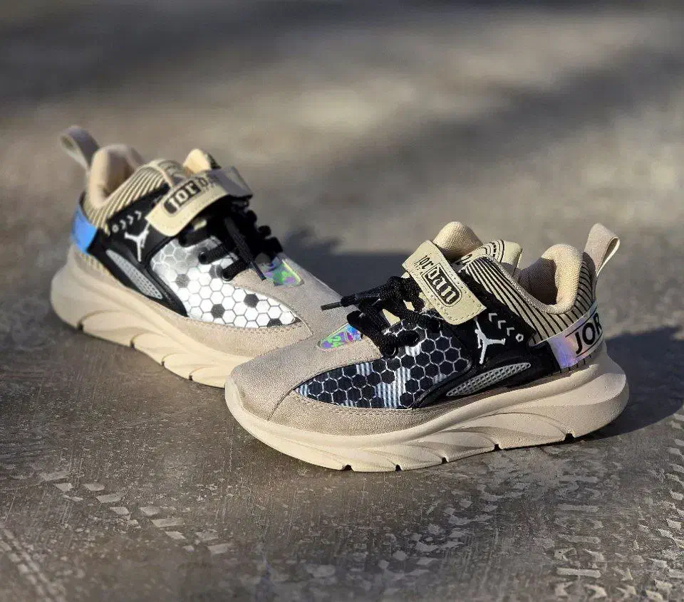 حراج کفش اسپرت بچگانه مدل جردن 24 بادوام و راحت|کفش و لباس بچه|اصفهان, خوراسگان|دیوار