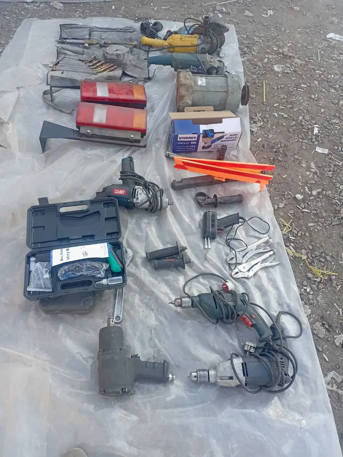 با سلام تعدادی وسایل صنعتی به فروش میرسد|ماشین‌آلات صنعتی|مرند, |دیوار