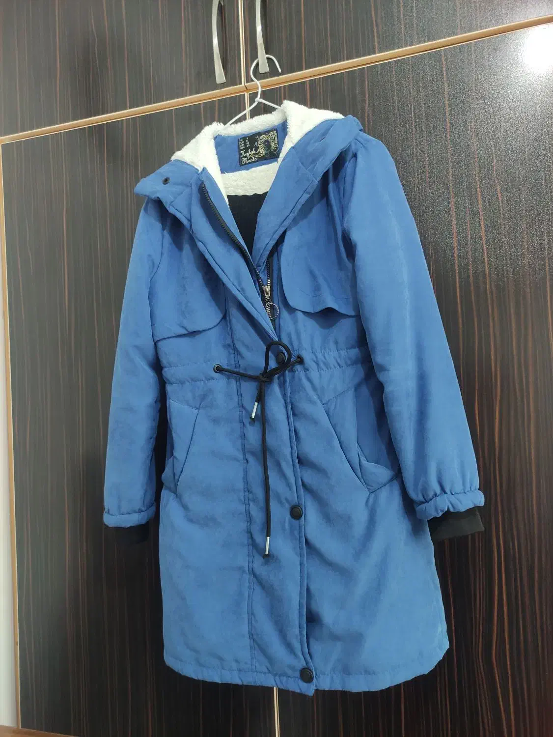 کاپشن دخترانه|لباس|صومعه‌سرا, |دیوار