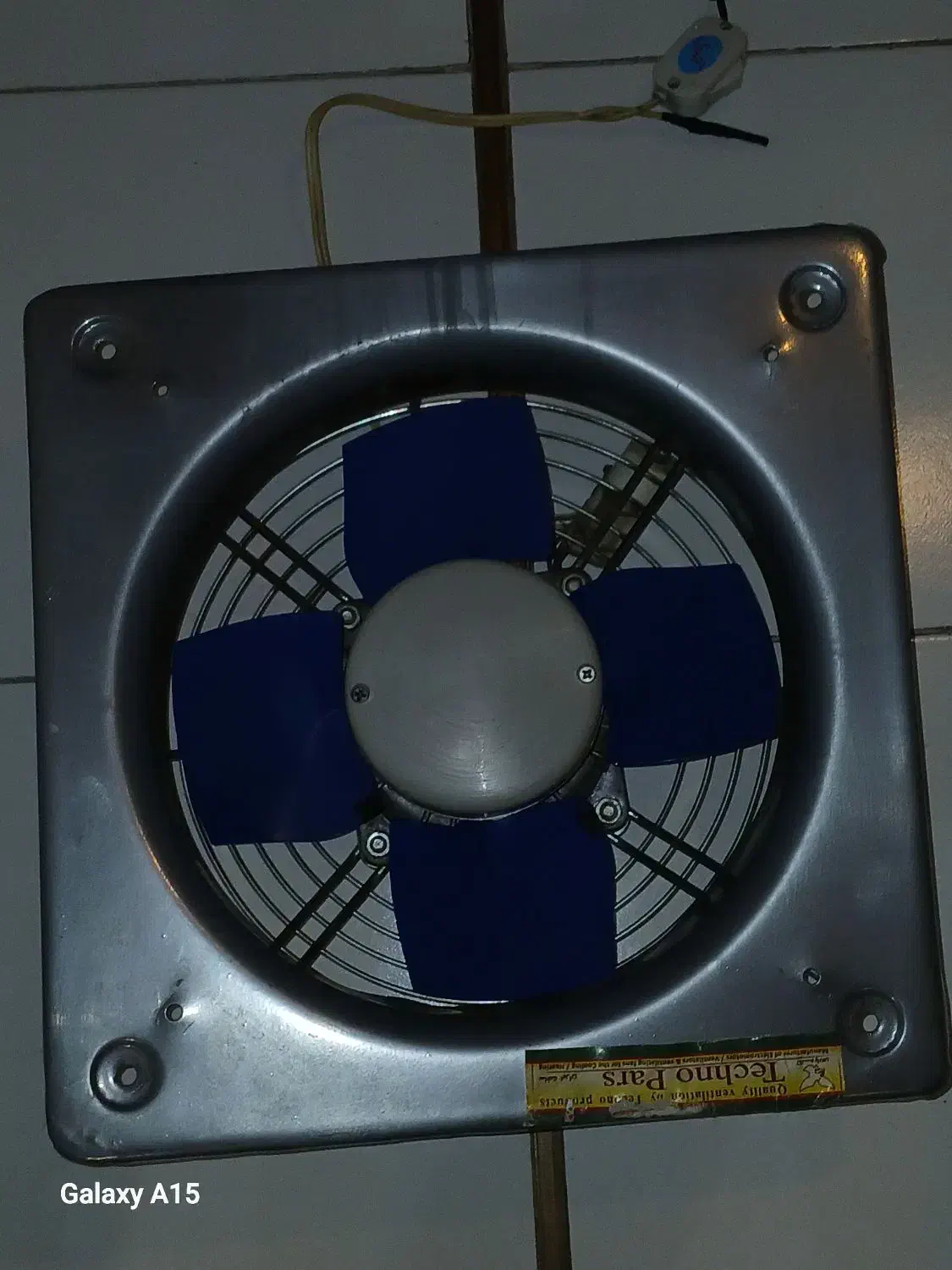 فن وهواکش ۴۰×۴۰ تکنو پارس درحد نو با دکمه و دینام|پنکه و تصفیه‌کنندهٔ هوا|تهران, نمایشگاه بین المللی|دیوار