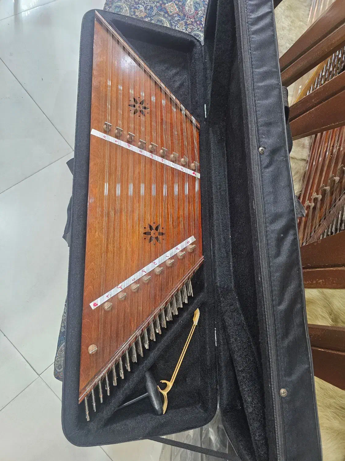 سنتور با چوب گردو|سازهای سنتی|یزد, |دیوار