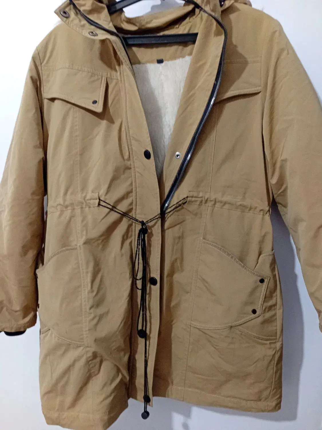 کاپشن و پافر|لباس|شیراز, ماه فیروزان|دیوار