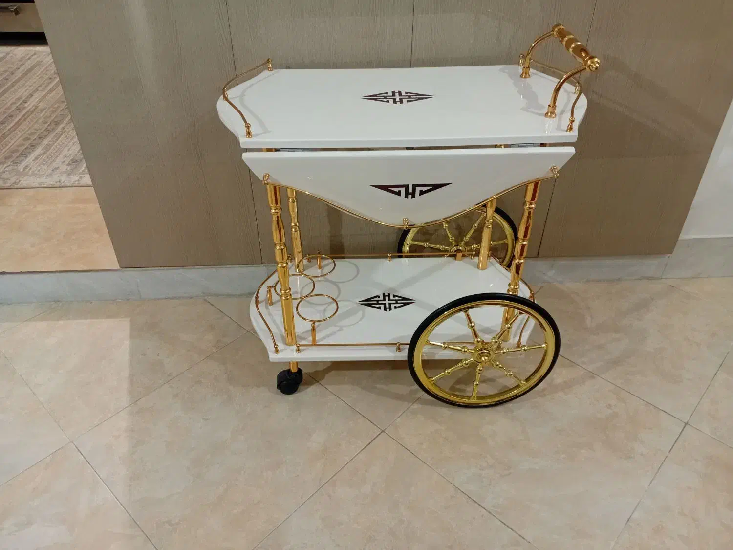 میز بار در حد نو|میز و صندلی غذاخوری|ورامین, ورامین|دیوار