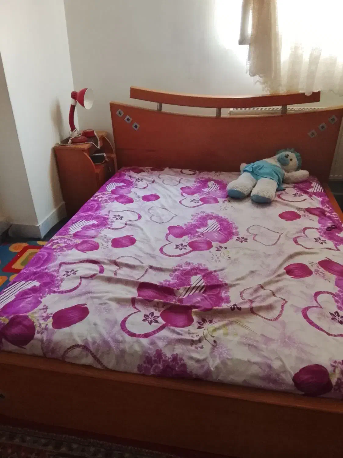 تخت دونفره همراه با کنار تختی و دراور و اینه|تخت و سرویس خواب|زنجان, |دیوار