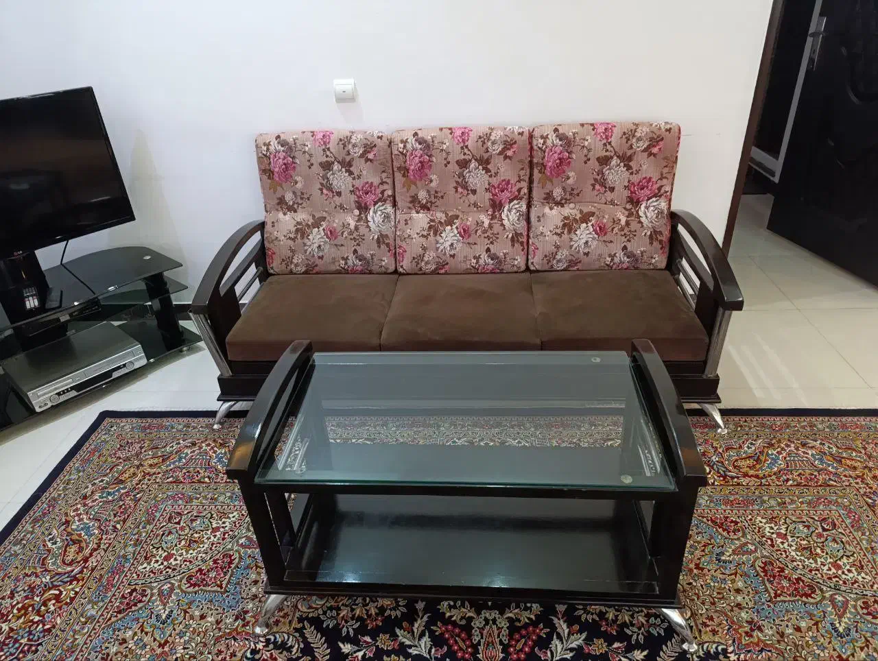 مبل و جلومبلی|مبلمان خانگی و میز عسلی|سنندج, |دیوار