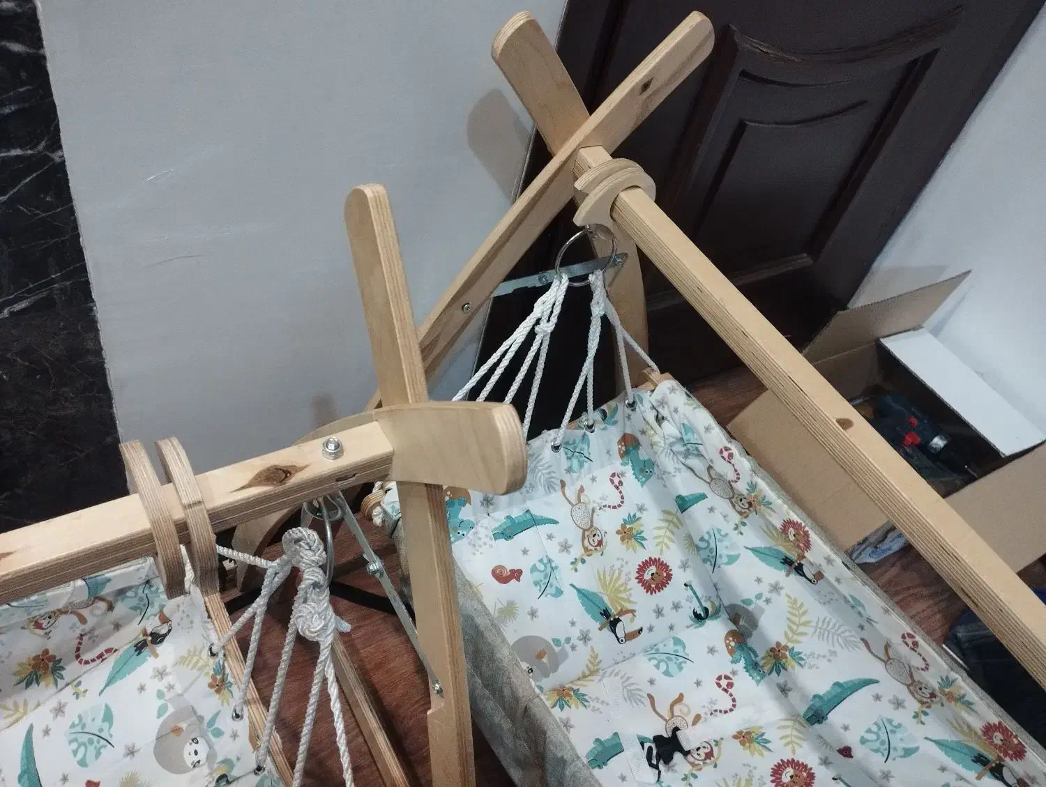 گهواره نوزاد|تخت و صندلی بچه|طرقبه, |دیوار