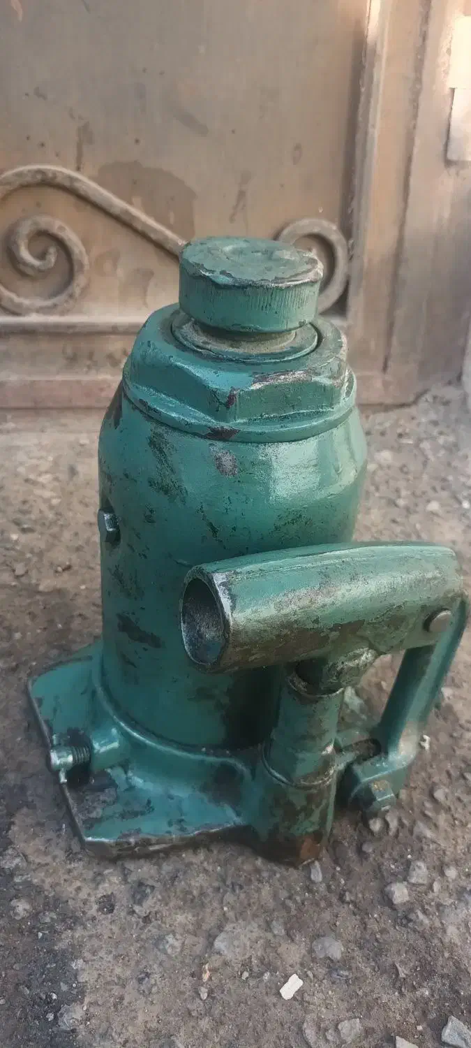 جک ۳۰ تنی سالم|ماشین‌آلات صنعتی|سبزوار, طبرسی (جعفرآباد)|دیوار