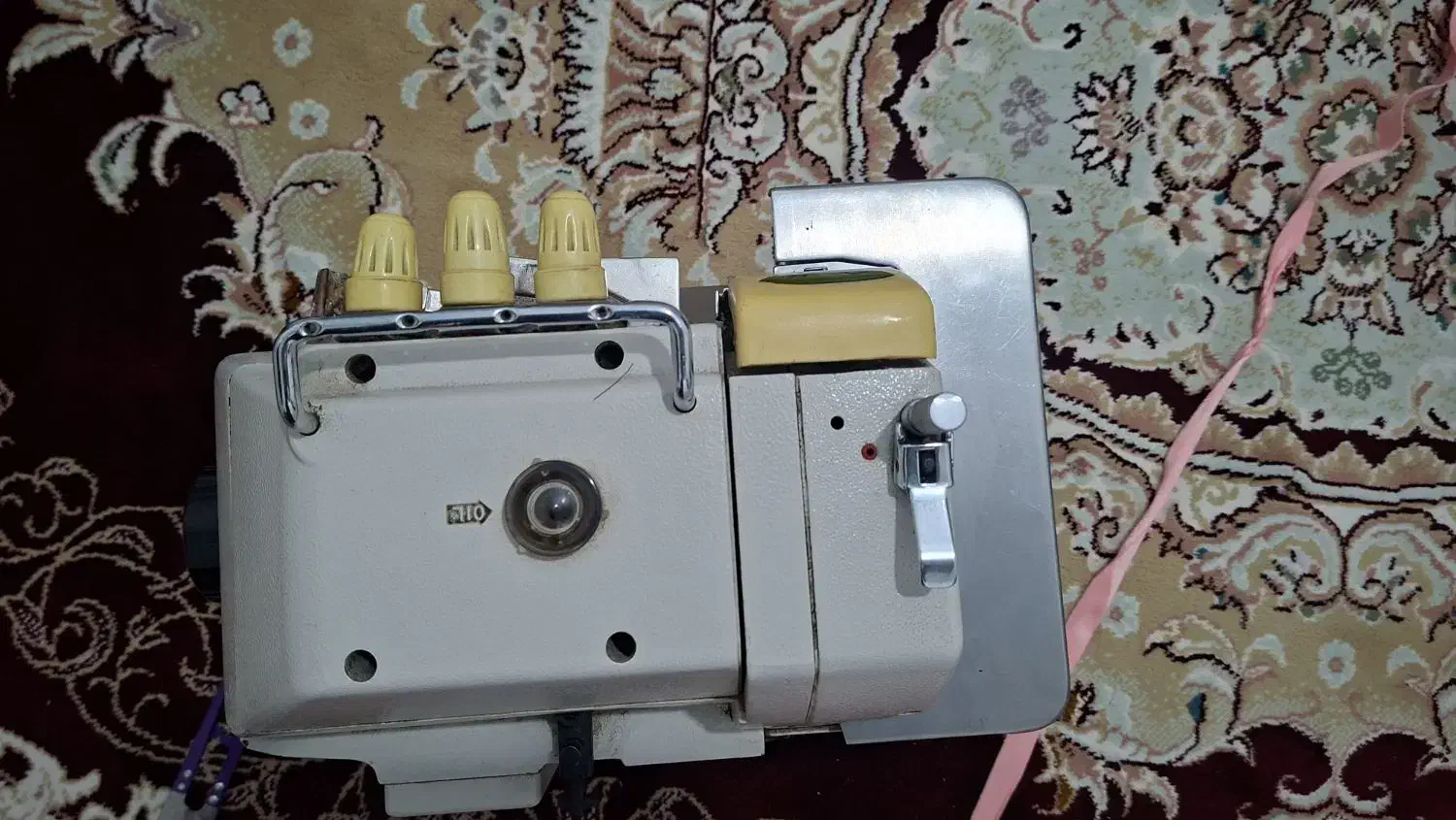 یک عدد چرخ زیگزال سه نخ یاماتا.سالم با میز و|چرخ خیاطی و ریسندگی|صباشهر, |دیوار