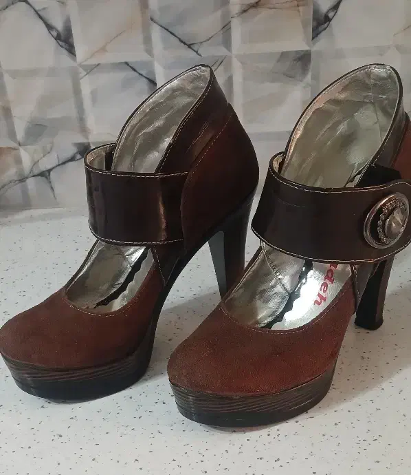 کفش مجلسی|کیف، کفش، کمربند|میانه, |دیوار