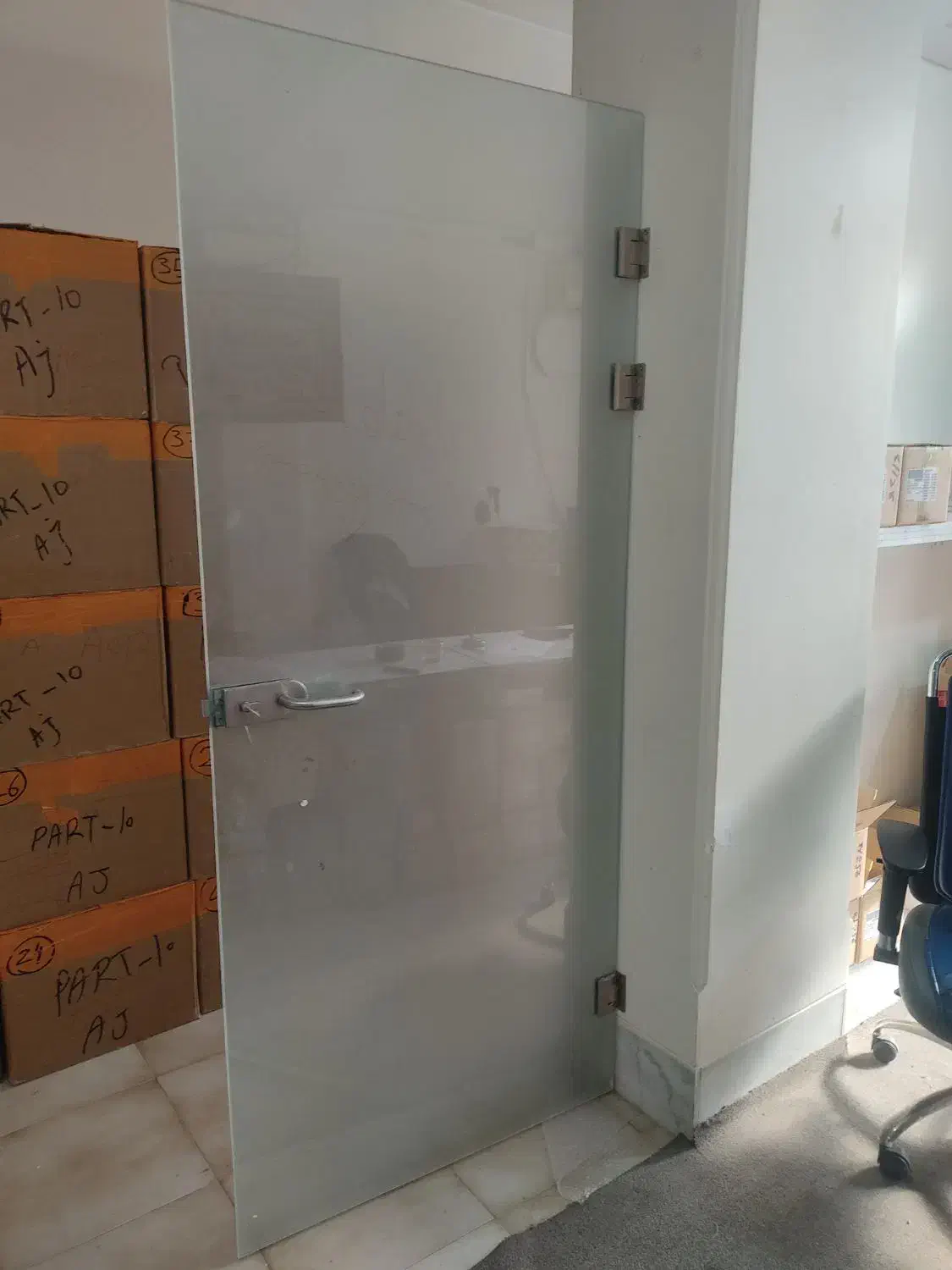 شیشه سکوریت مات یا یراق کامل|مصالح و تجهیزات ساختمان|تهران, بلوار کشاورز|دیوار