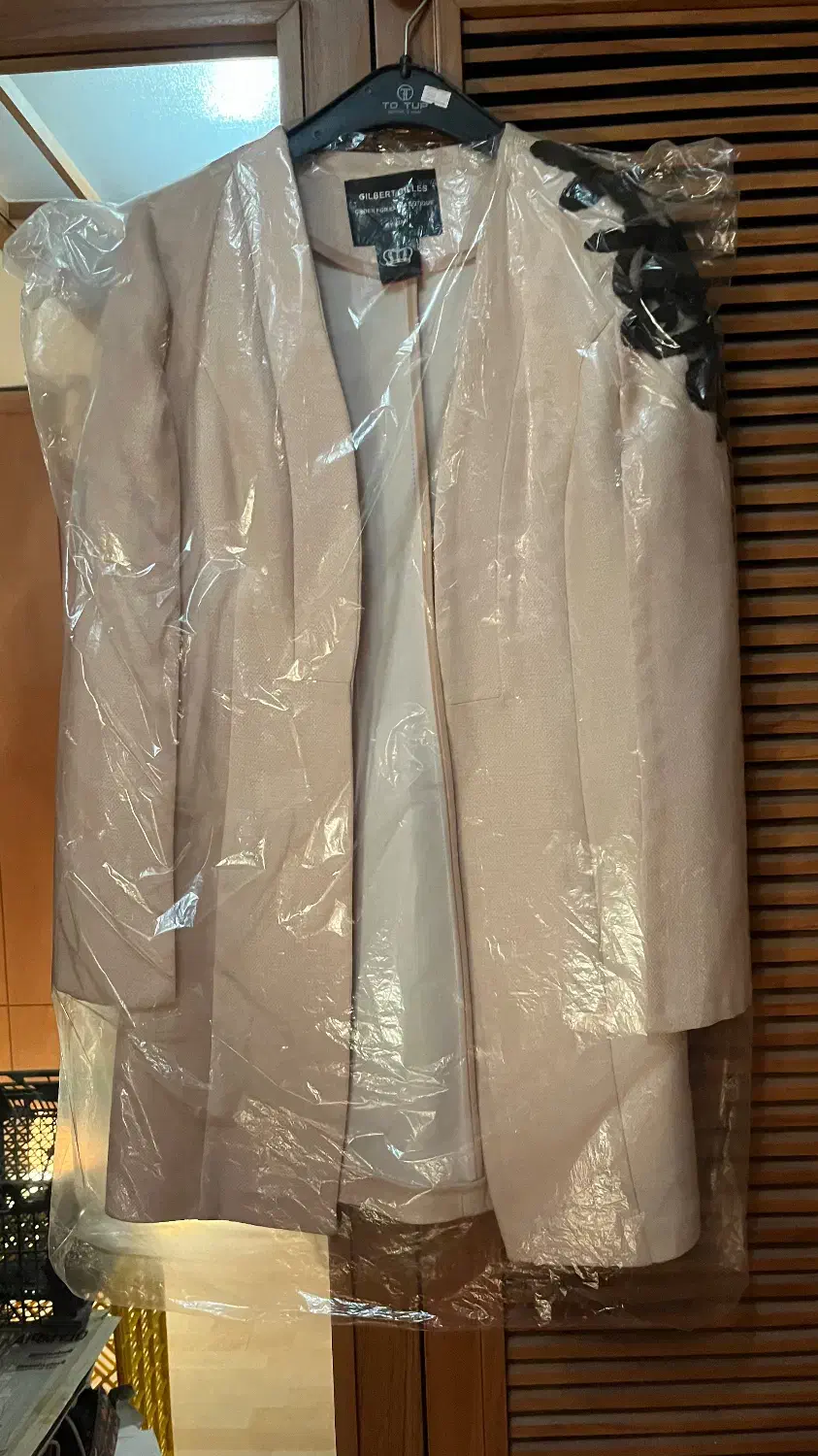 لباس|لباس|اصفهان, باغ زرشک|دیوار