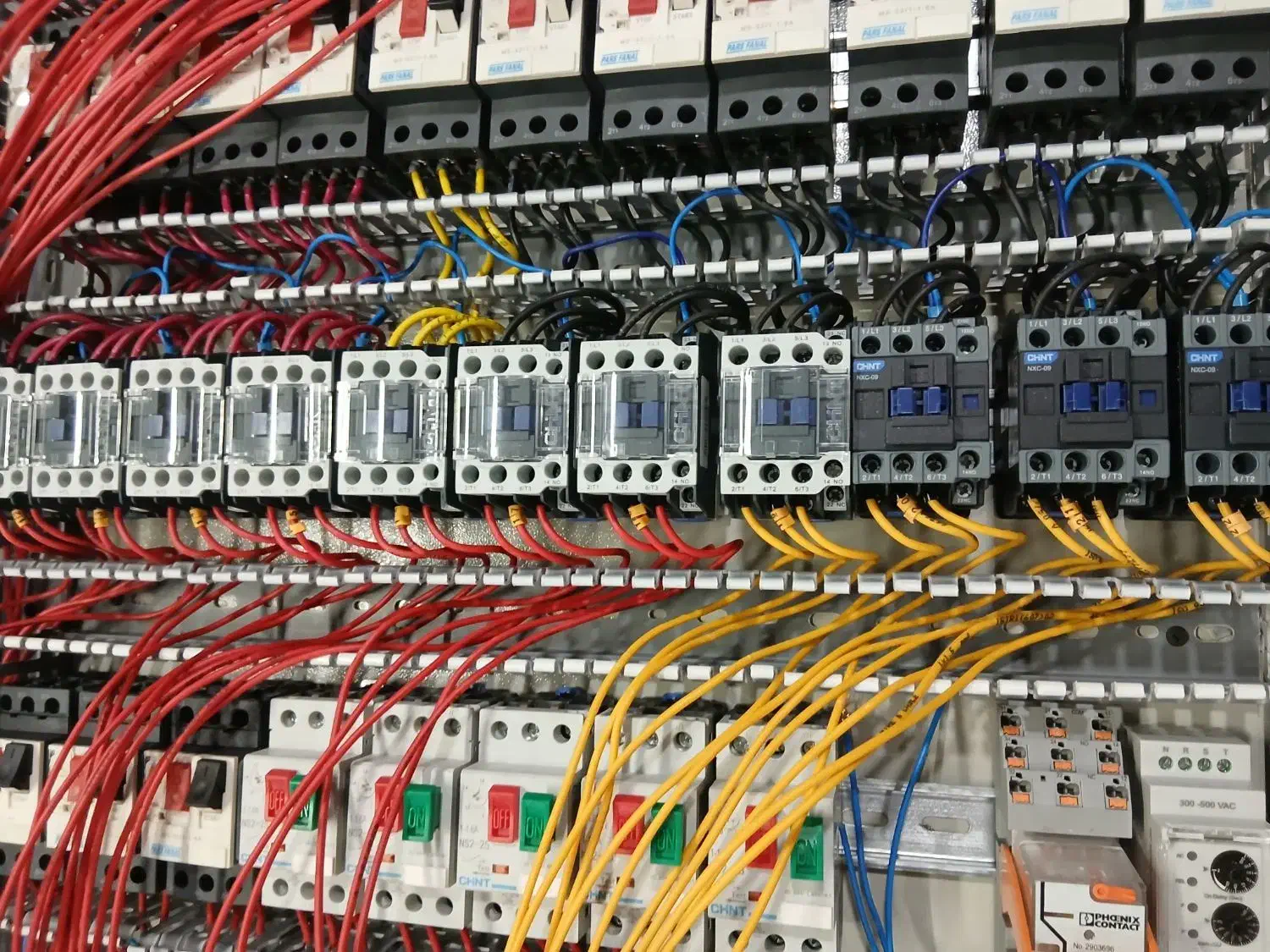 تعمیر تابلو برق صنعتی و خردهکاری برق ساختمان|خدمات پیشه و مهارت|رشت, حافظ آباد|دیوار