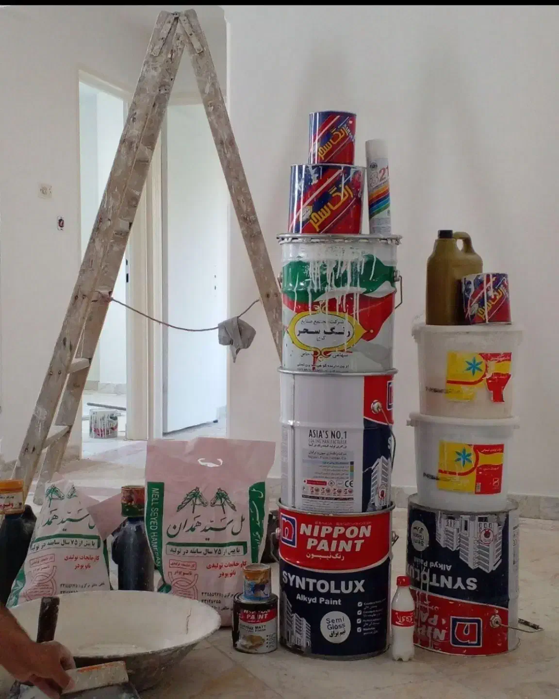 نیازمند چندتا شاگرد  واستا جهت نقاشی ساختمان|استخدام معماری، عمران و ساختمانی|مرند, |دیوار