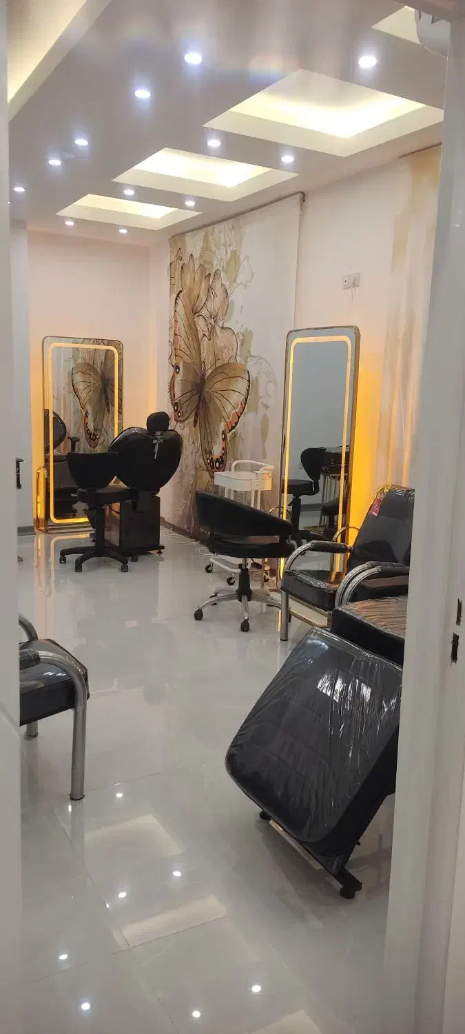 میز ناخن صندلی پرده|آرایشگاه و سالنهای زیبایی|قزوین, |دیوار