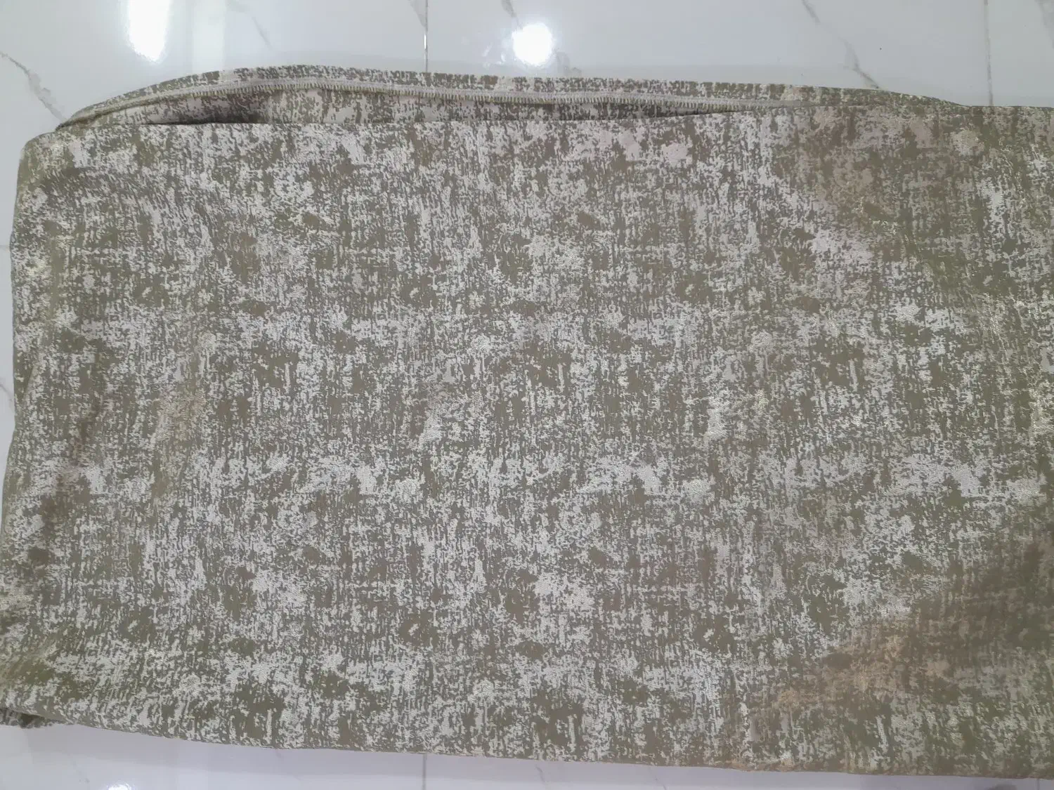 کتیبه کنار پرده|پرده، رانر، رومیزی|ری, سیزده آبان|دیوار