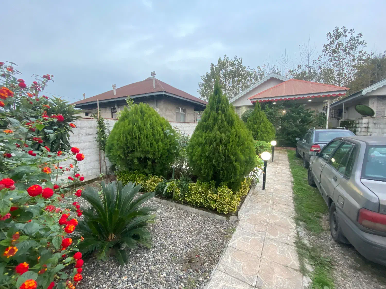 ویلا ۲۹۰متر زمین ۱۰۰متر بنا مبله سند|فروش خانه و ویلا|رشت, گلسار|دیوار