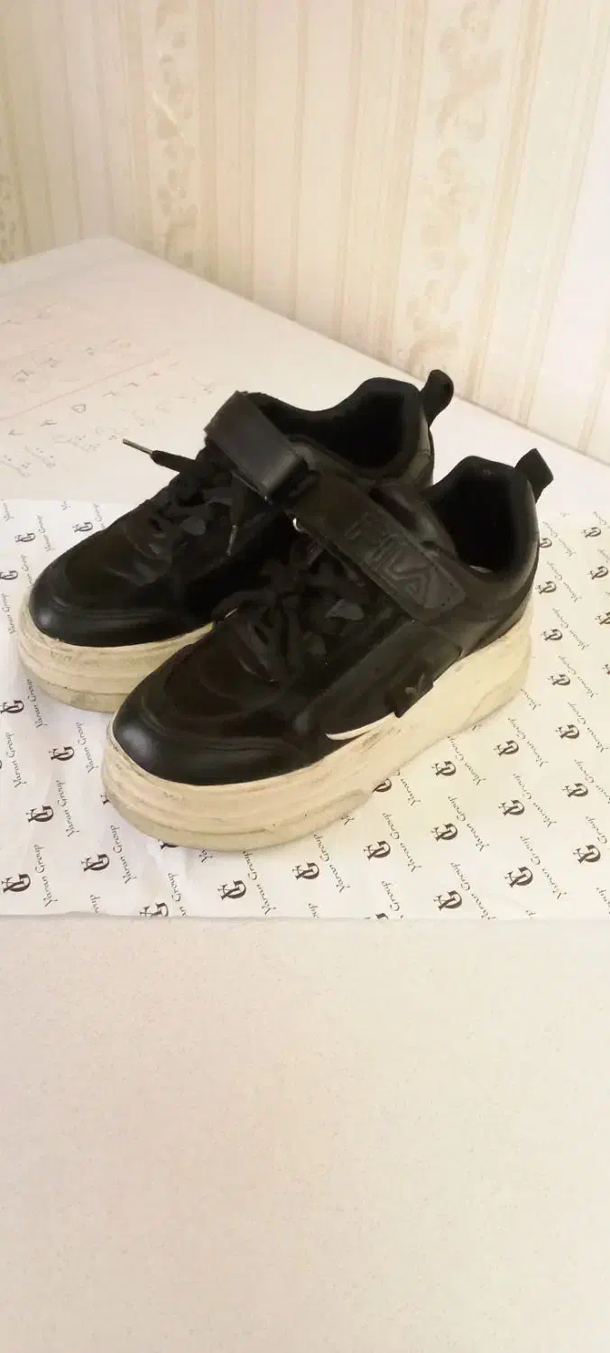 کتانی و کاپشن دخترانه|کفش و لباس بچه|رشت, بوسار|دیوار