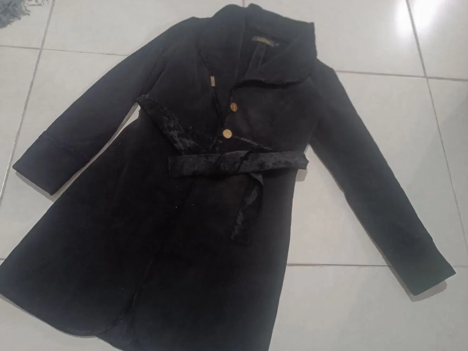 تعدادی پالتو و مانتو|لباس|دامغان, |دیوار