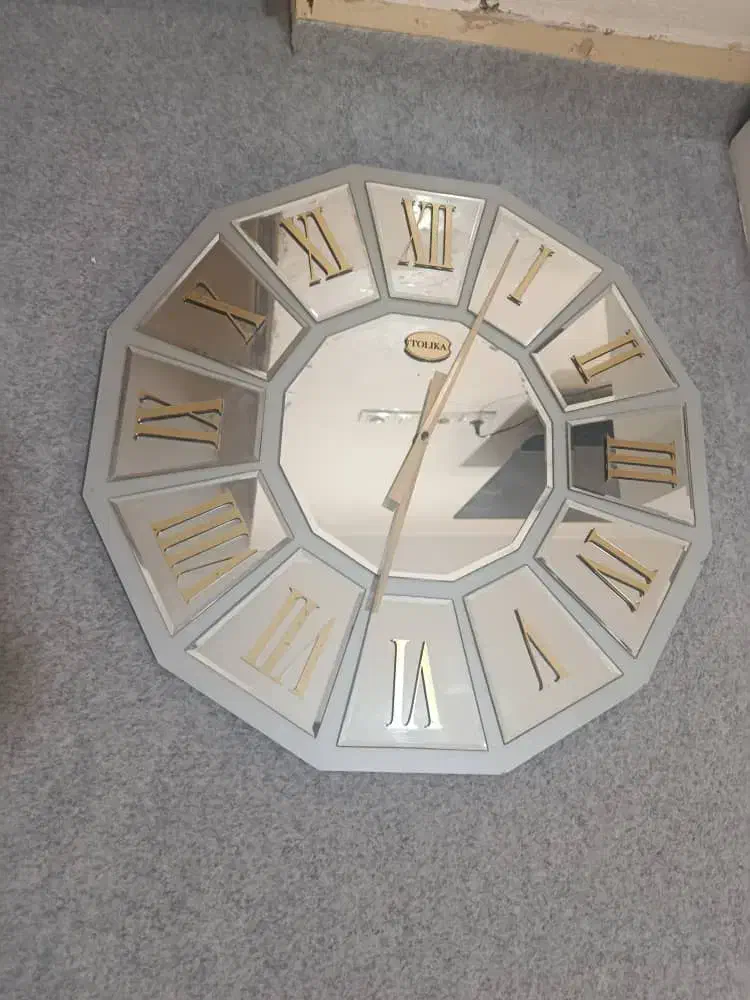 ساعت دیواری فقط نیاز به تعمیر جزئی دار|ساعت دیواری و تزئینی|شوشتر, |دیوار