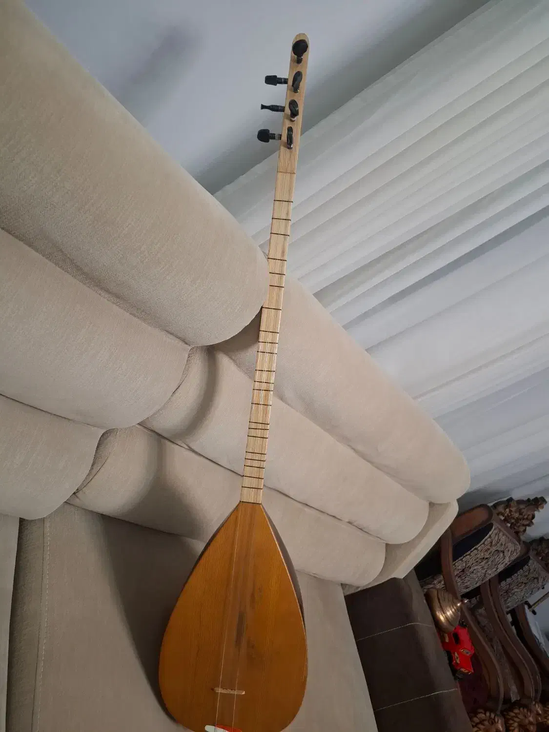 دیوان خوش صدا سالم|سازهای سنتی|سنندج, |دیوار