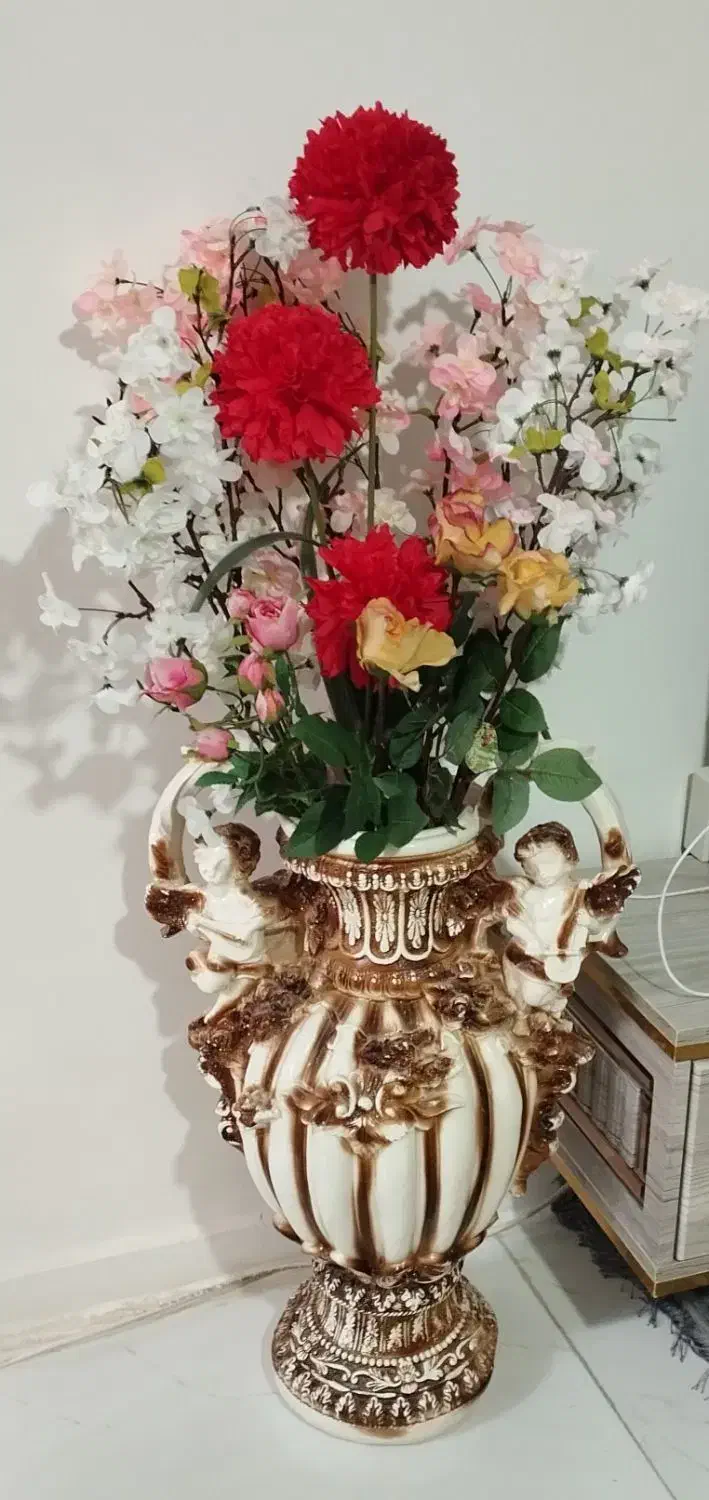 گل با گلدانش سالم هستند بدونه ایراد|گل مصنوعی|قدس, شهر‌قدس|دیوار