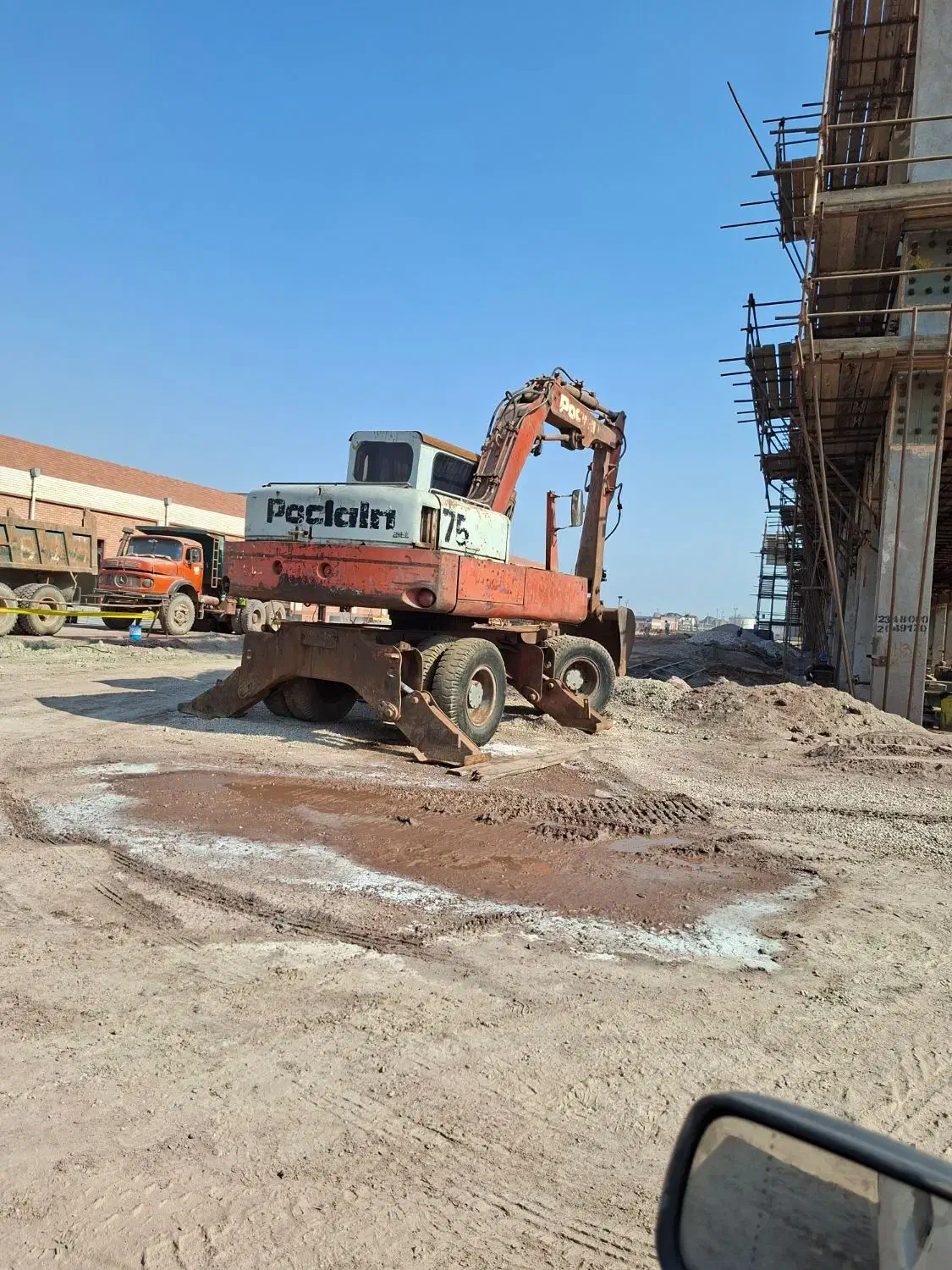 استخدام رانند بیل لاستیکی پوکلن|استخدام حمل و نقل|شاهینشهر, خانه کارگر|دیوار