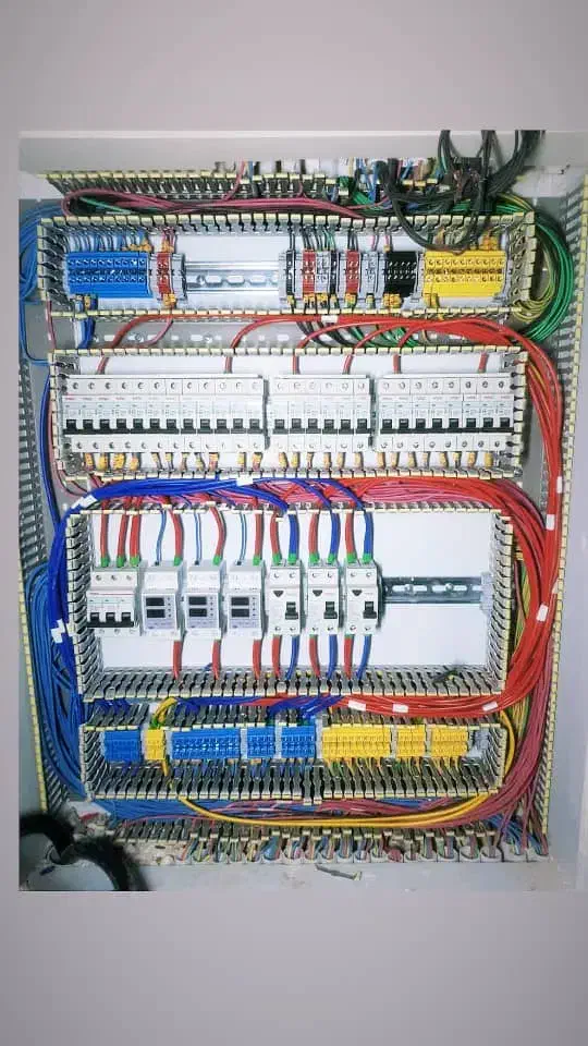 برقکار ماهر،برقکشی ساختمان، تعمیرات، نورپردازی|خدمات پیشه و مهارت|بوشهر, |دیوار