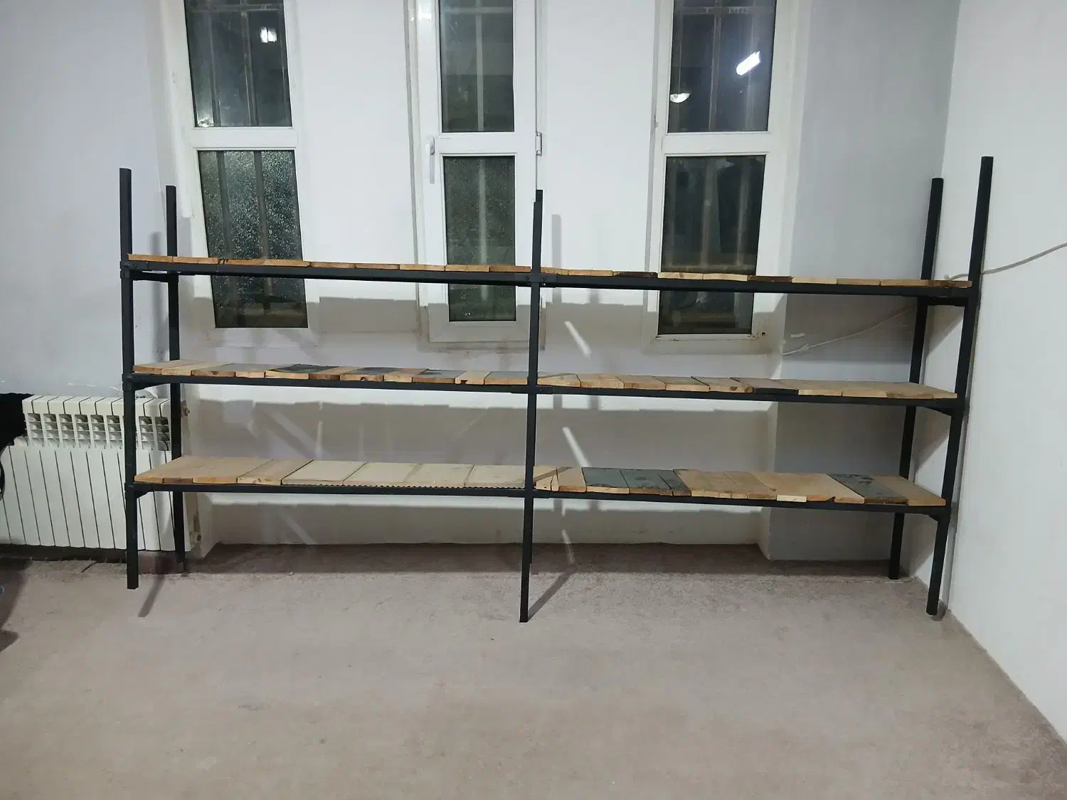 دو عدد طبقه دکور ویترین|کتابخانه، شلف، قفسههای دیواری|گلبهار, شهر جدید گلبهار|دیوار