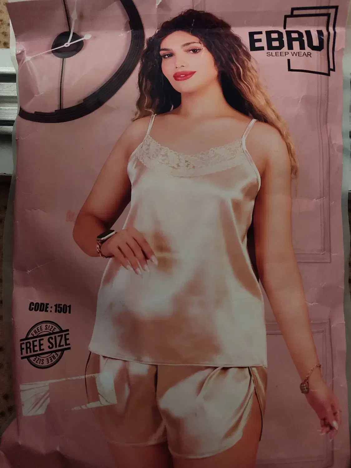 لباس خواب|لباس|شیروان (خراسان), |دیوار