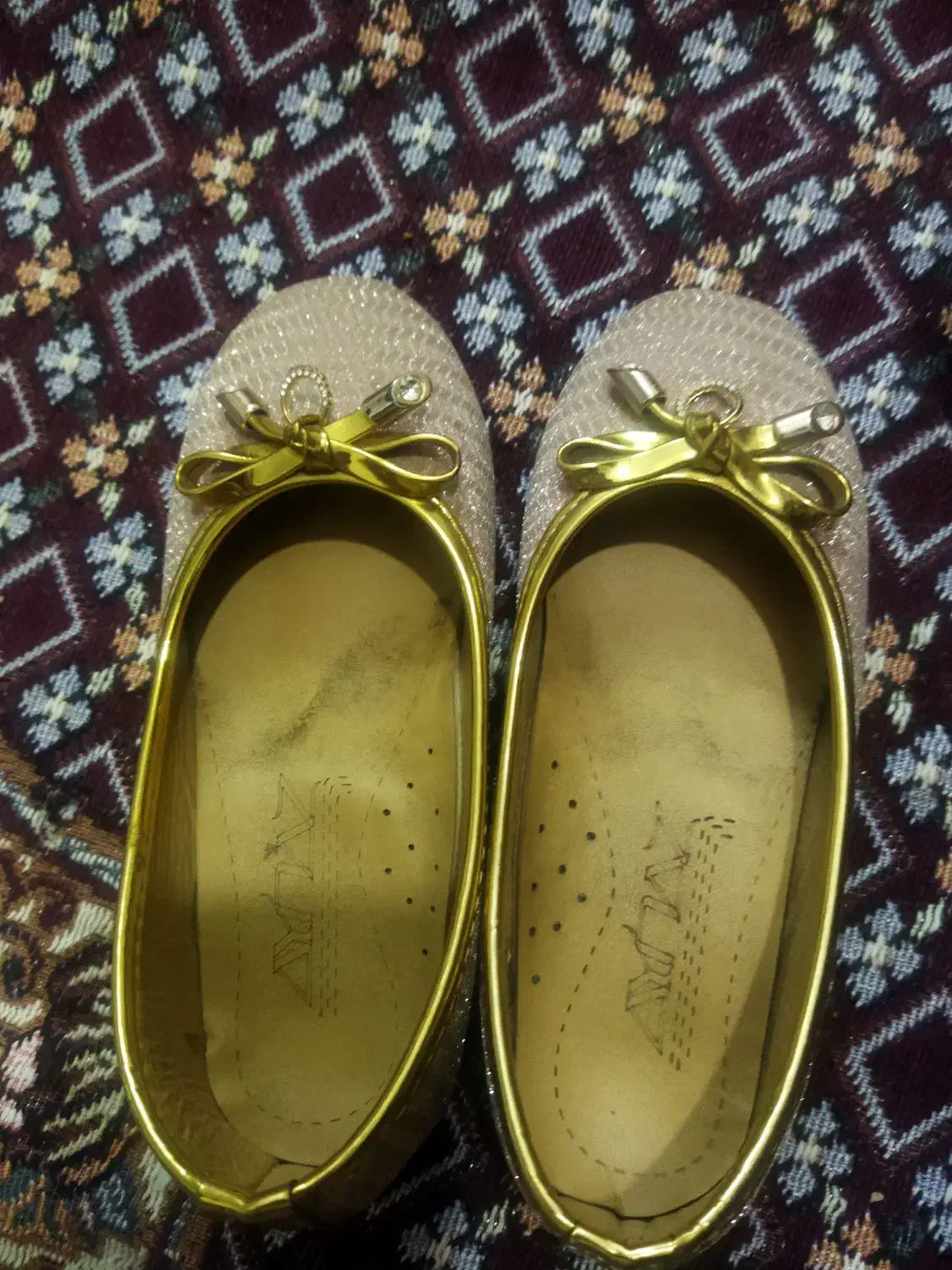 دمپایی بچه گانه سالم نو میباشد|کیف، کفش، کمربند|ساوه, |دیوار