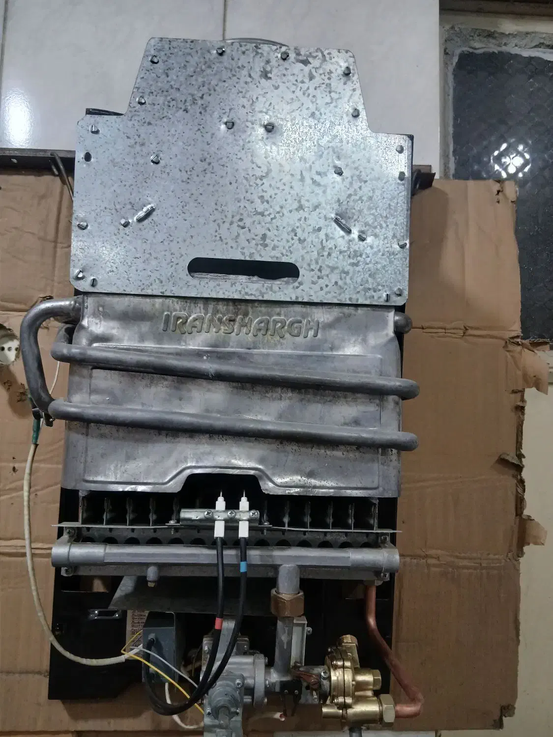 ابگرمکن دیواری ایران شرق جرقه زن و شمعک دائم|آبگرمکن، پکیج، شوفاژ|قم, نیروگاه|دیوار