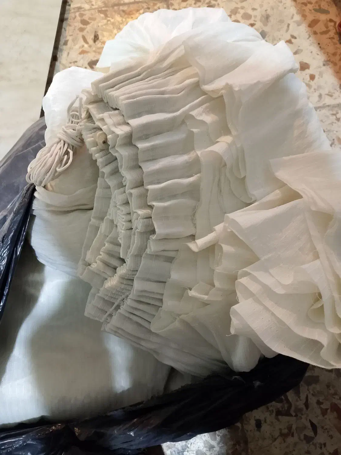 پارچه پرده قدیمی|کلکسیون اشیاء عتیقه|اصفهان, کوی امام|دیوار