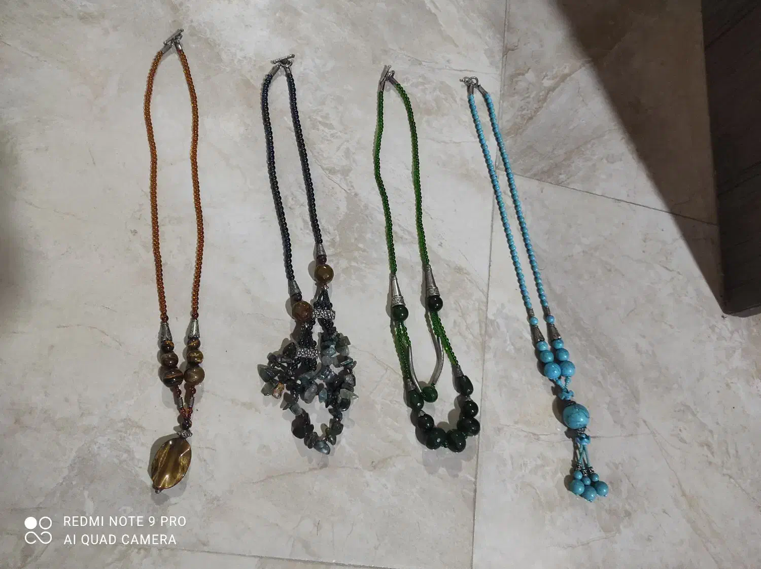 فروش فوری گردنبند آویز رو لباسی جنس سنگ|بدلیجات|رویان, |دیوار