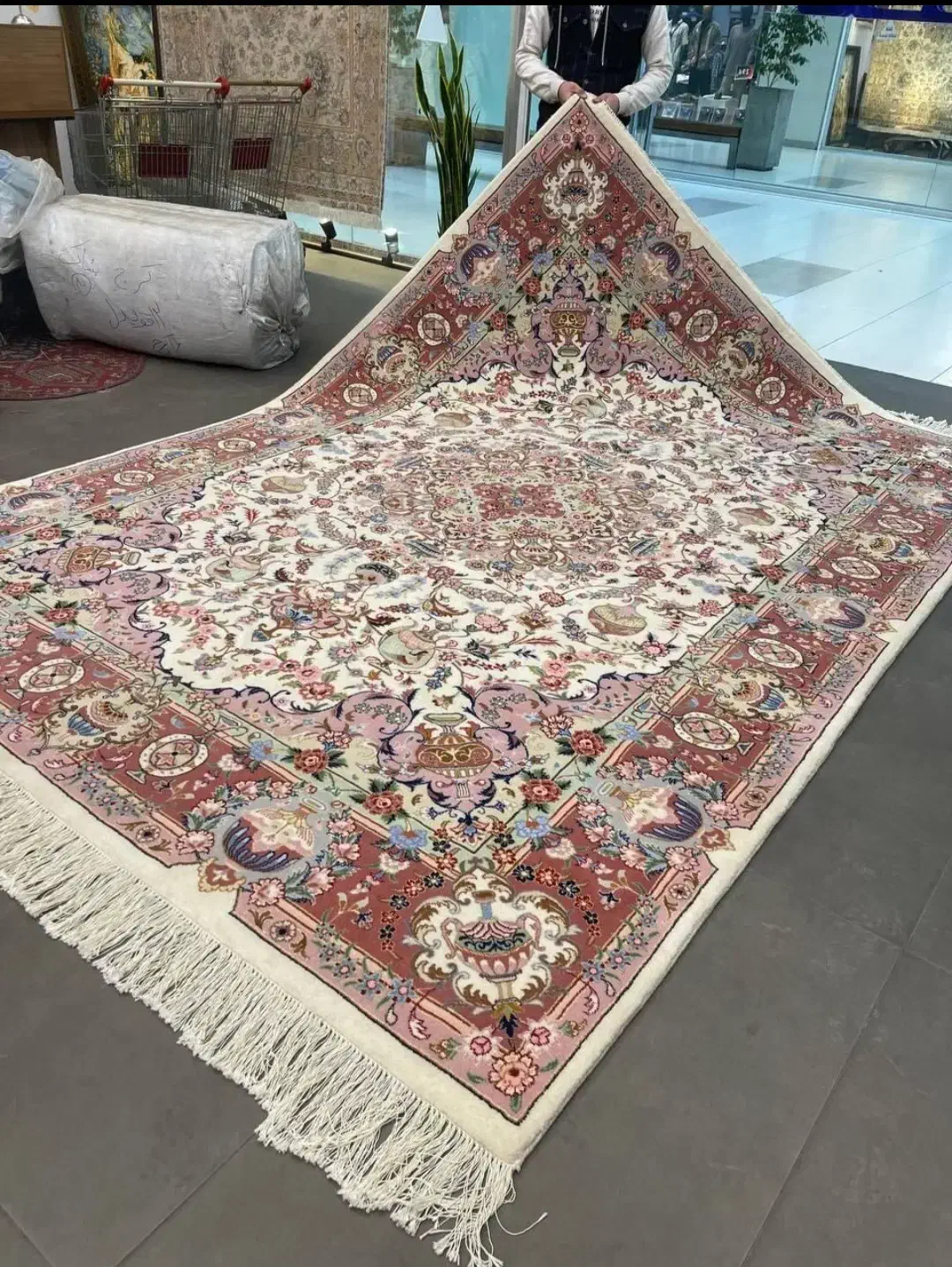 فرش دستباف (بساک)جفت ۹ متری کاسه کوزه گل ابریشم|فرش|مشکیندشت, |دیوار