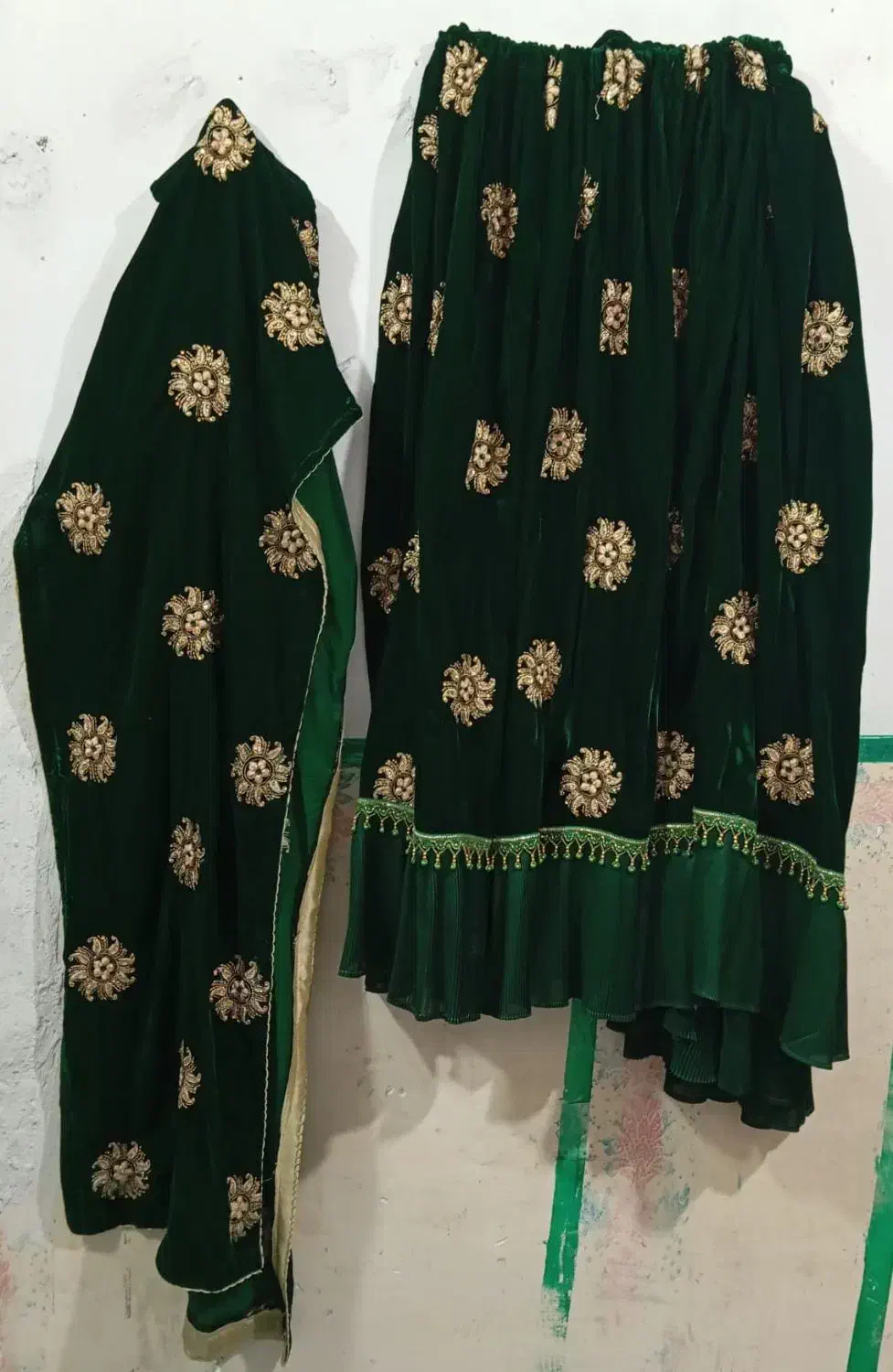 لباس مخمل گلدار|لباس|لوداب, |دیوار