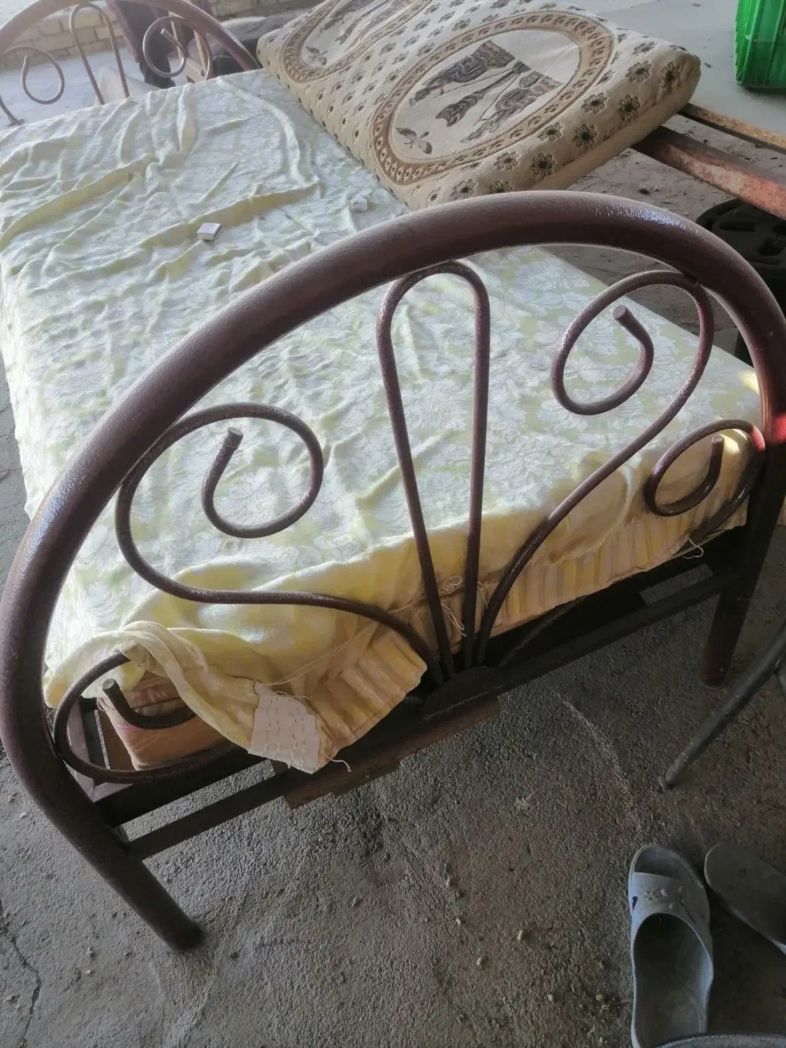 تخت یکنفر ه فلزی|تخت و سرویس خواب|مشهد, سرافرازان|دیوار