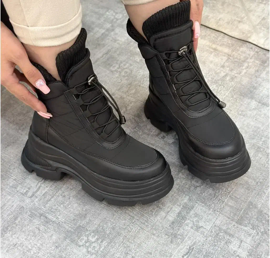 بوت زنانه|کیف، کفش، کمربند|رباط‌کریم, رباط‌کریم|دیوار