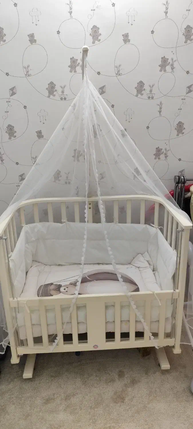 گهواره نو،قابلیت تکان دادن را دارد|تخت و سرویس خواب|تهران, خزانه|دیوار