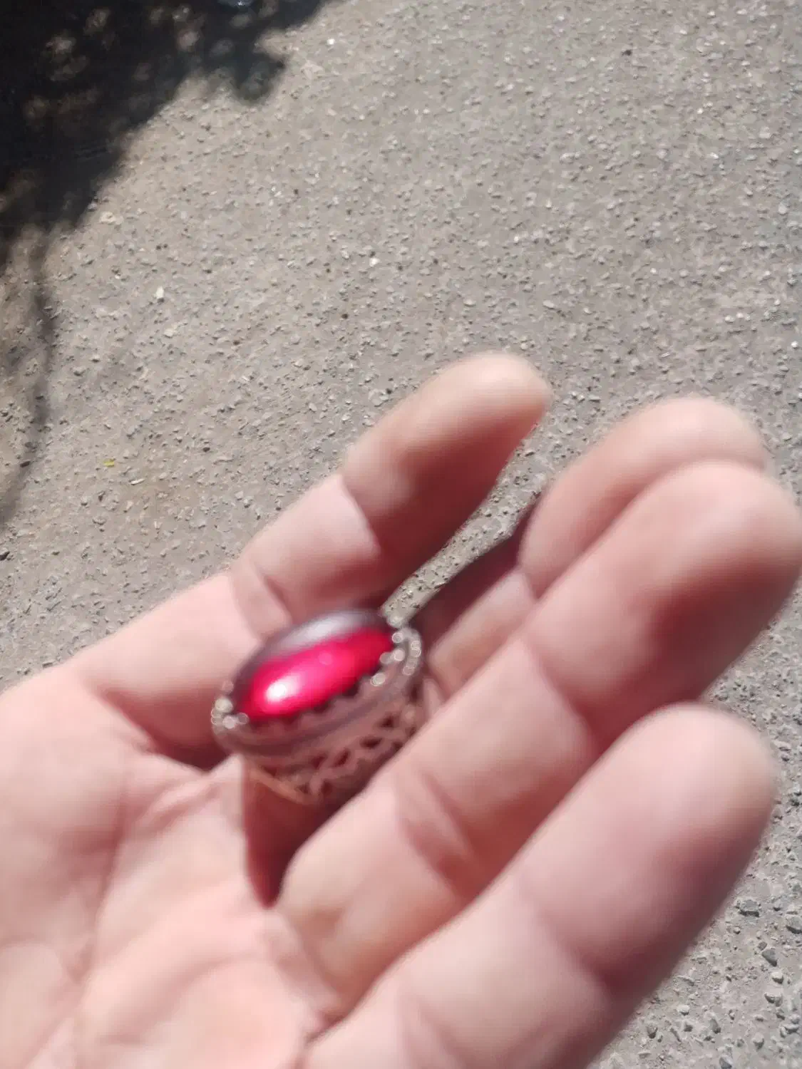 انگشتربانگین سرخ|بدلیجات|بافت, |دیوار