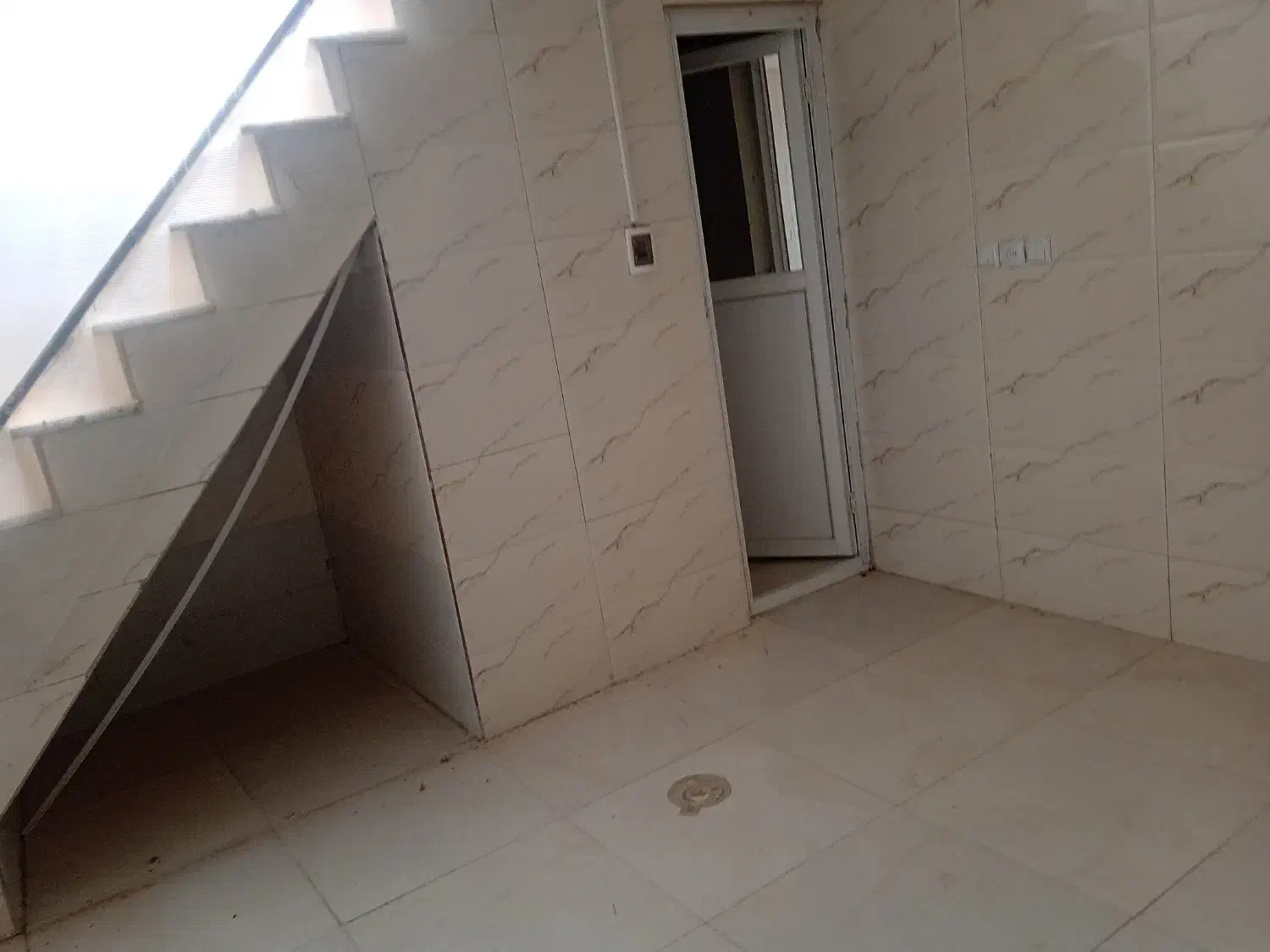 اجاره و رهن مغازه دو طبقه|اجارهٔ مغازه و غرفه|شهرضا, |دیوار