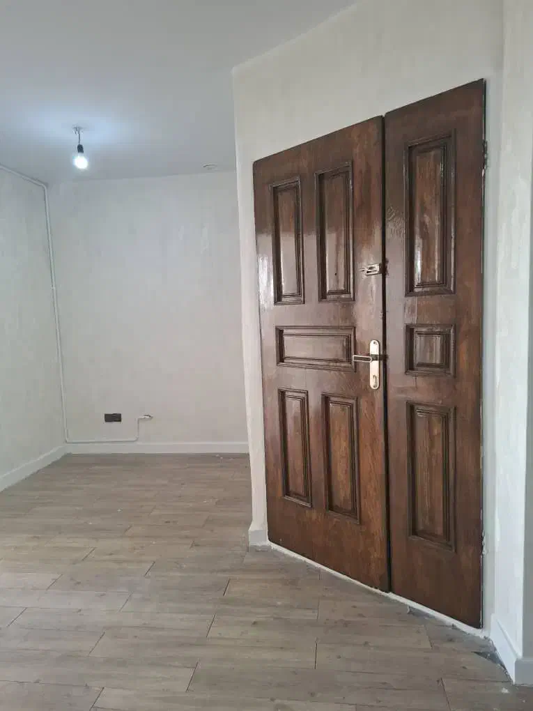 واحد ۵۵ متری نقاشی شده جنب مترو|اجارهٔ آپارتمان|تهران, فلسطین (میدان انقلاب)|دیوار