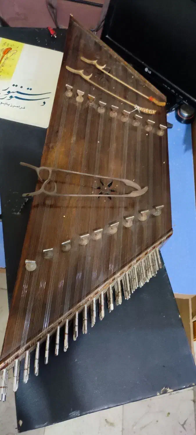 سنتور  . چوب گردو.  سال ساخت 1381|سازهای سنتی|اندیشه, اندیشه فاز ۲|دیوار