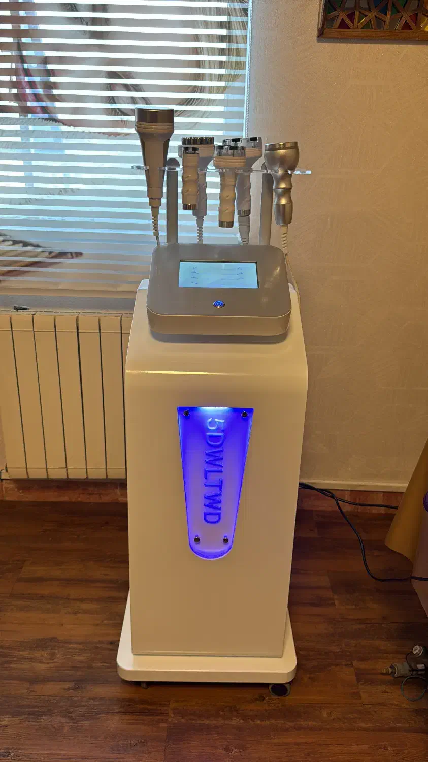 دستگاه کویتیشن و آر اف ۵بعدی ایستاده|پزشکی|رشت, گلباغ نماز|دیوار