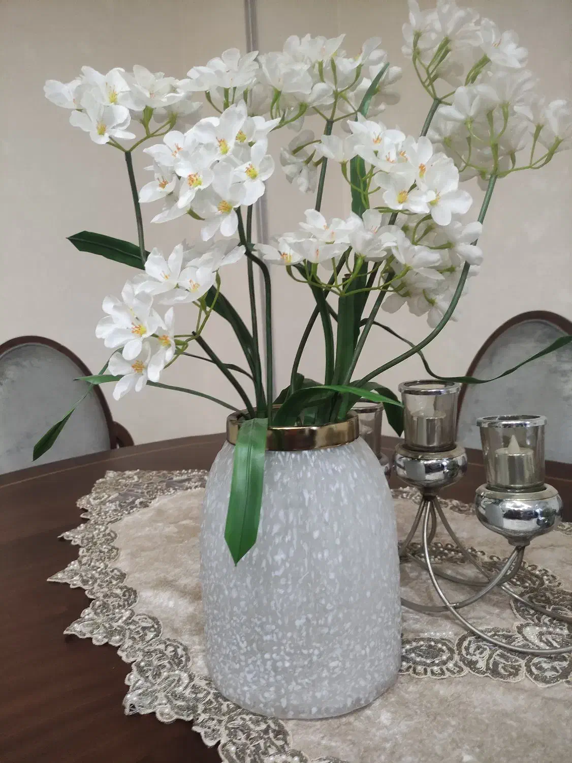 گلدان همراه با گل|گل مصنوعی|رشت, امین الضرب|دیوار