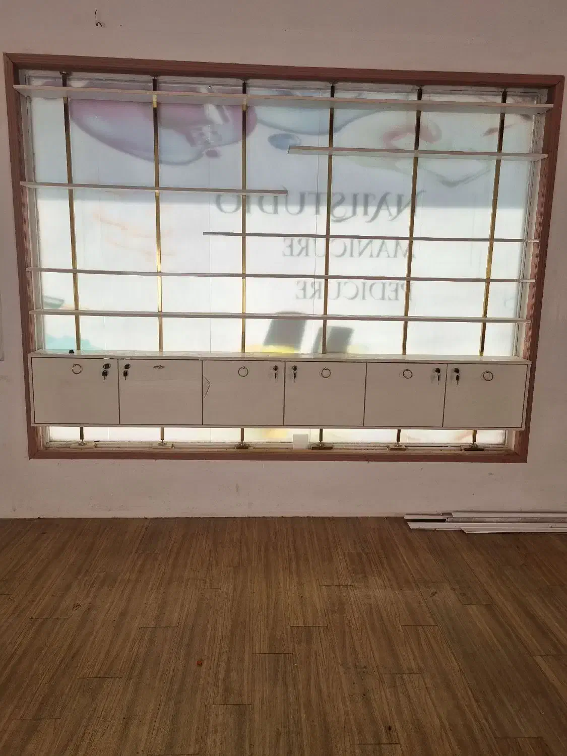 قفسه های ام دی اف|آرایشگاه و سالنهای زیبایی|ایزدشهر, |دیوار