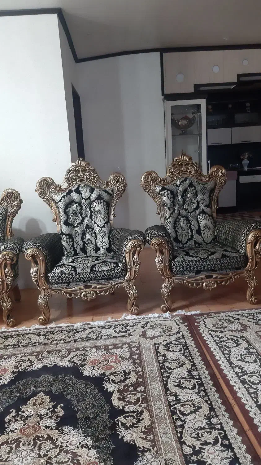 مبل سلطنتی کاملا سالم|مبلمان خانگی و میز عسلی|آستارا, |دیوار